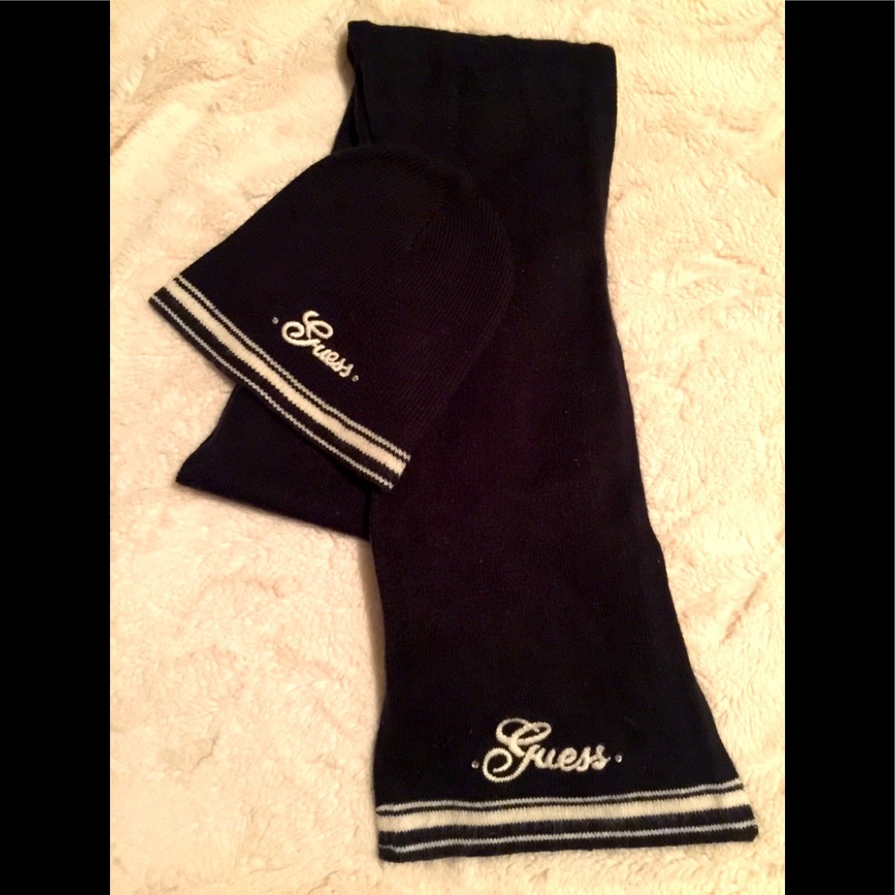 GUESS Scarf & Tuque - Picture 1 of 2